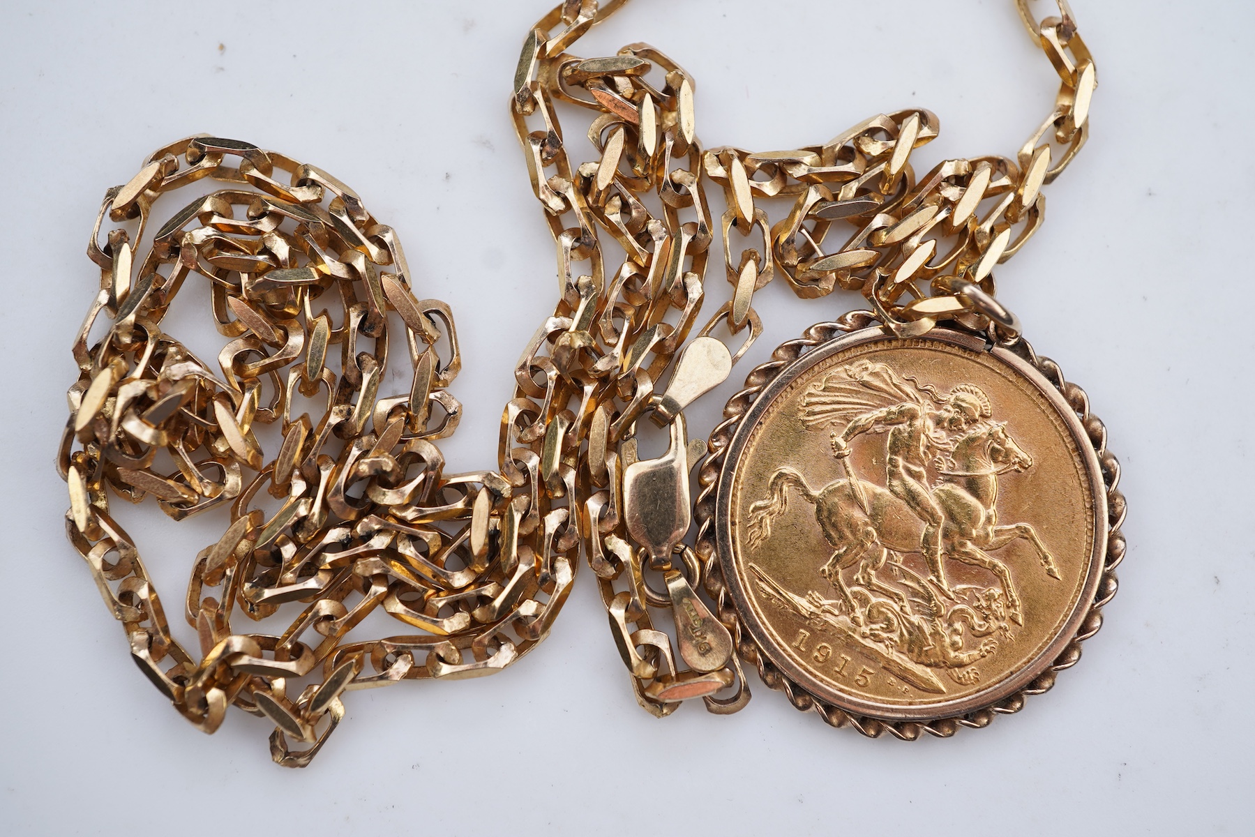 A George V sovereign coin pendant necklace